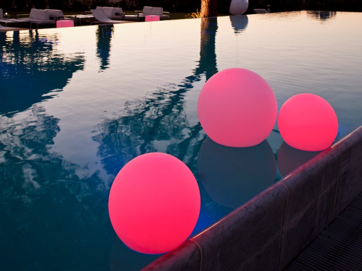 Globe LED Outdoor Lamp