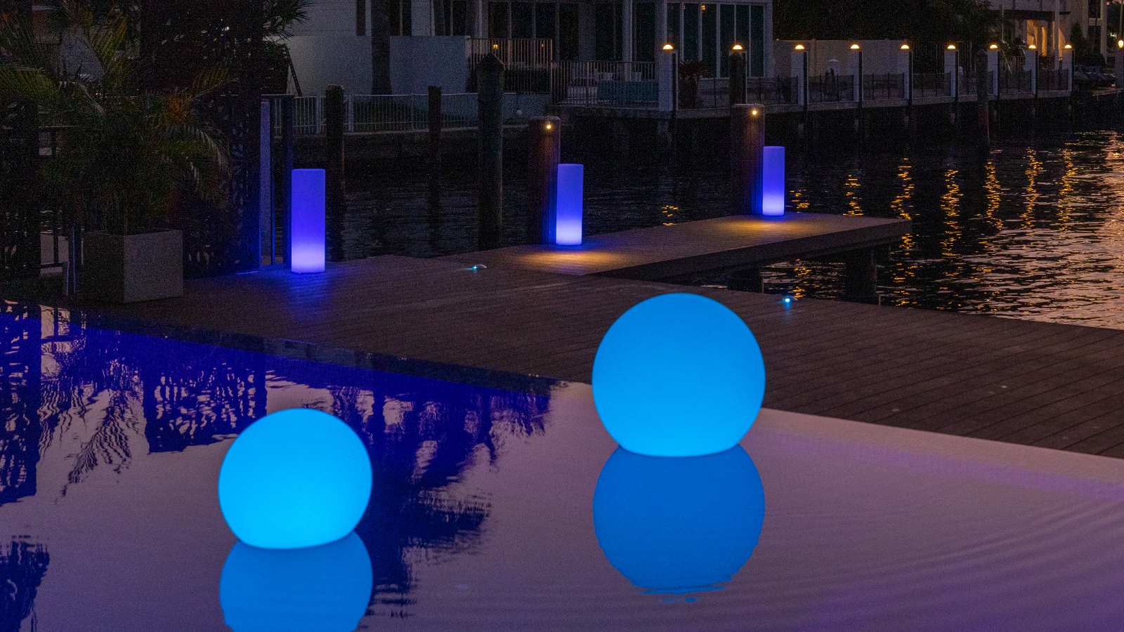Globe LED Outdoor Lamp