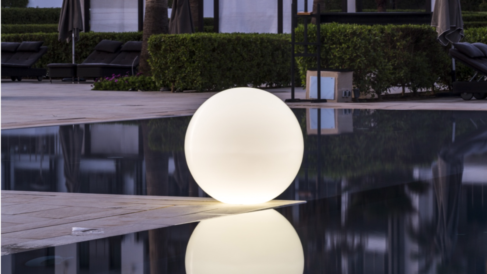 Globe LED Outdoor Lamp 5 Globe LED Outdoor Lamp