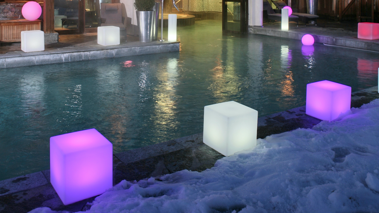 Cube LED Outdoor Lamp